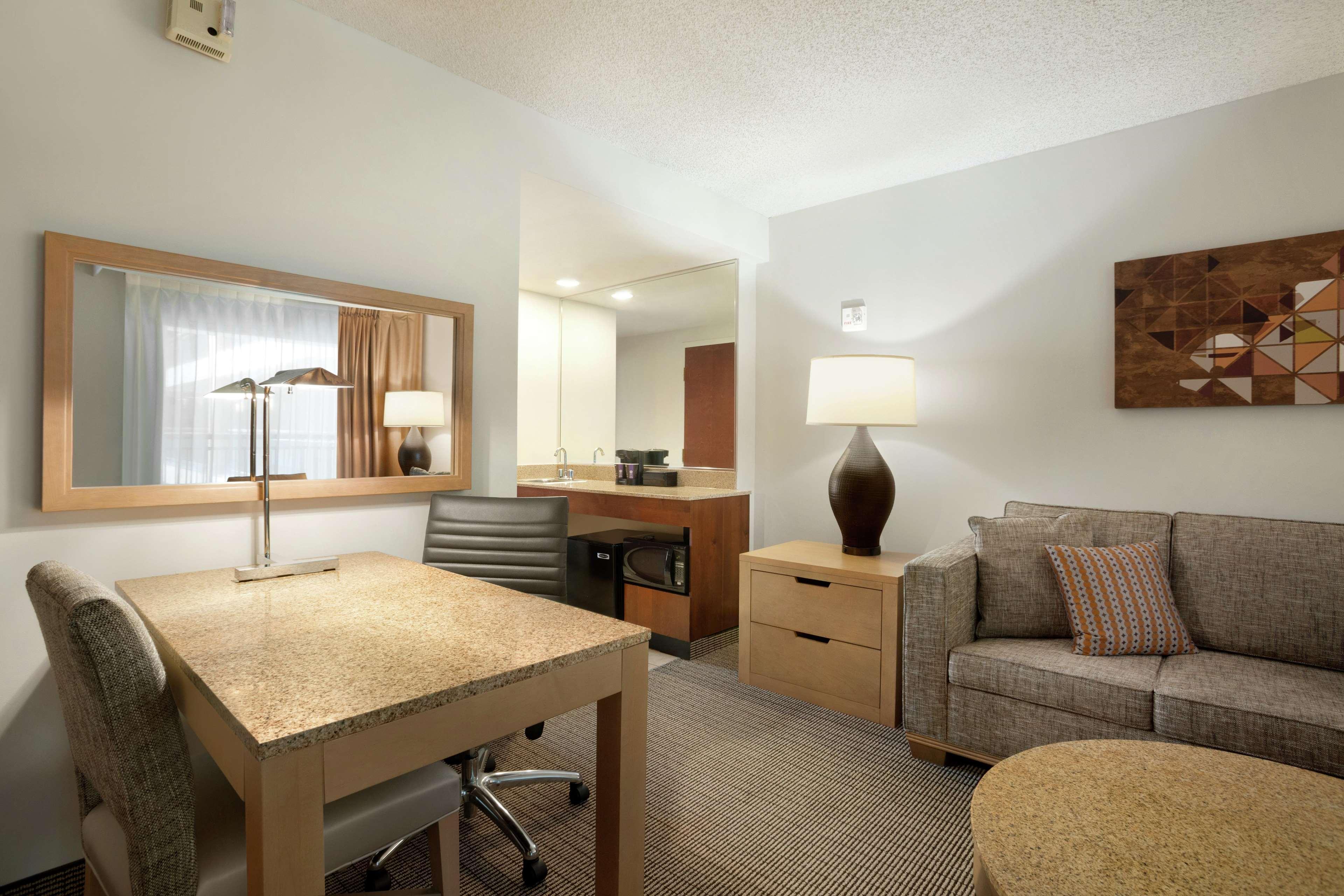 Embassy Suites By Hilton Denver International Airport Kültér fotó
