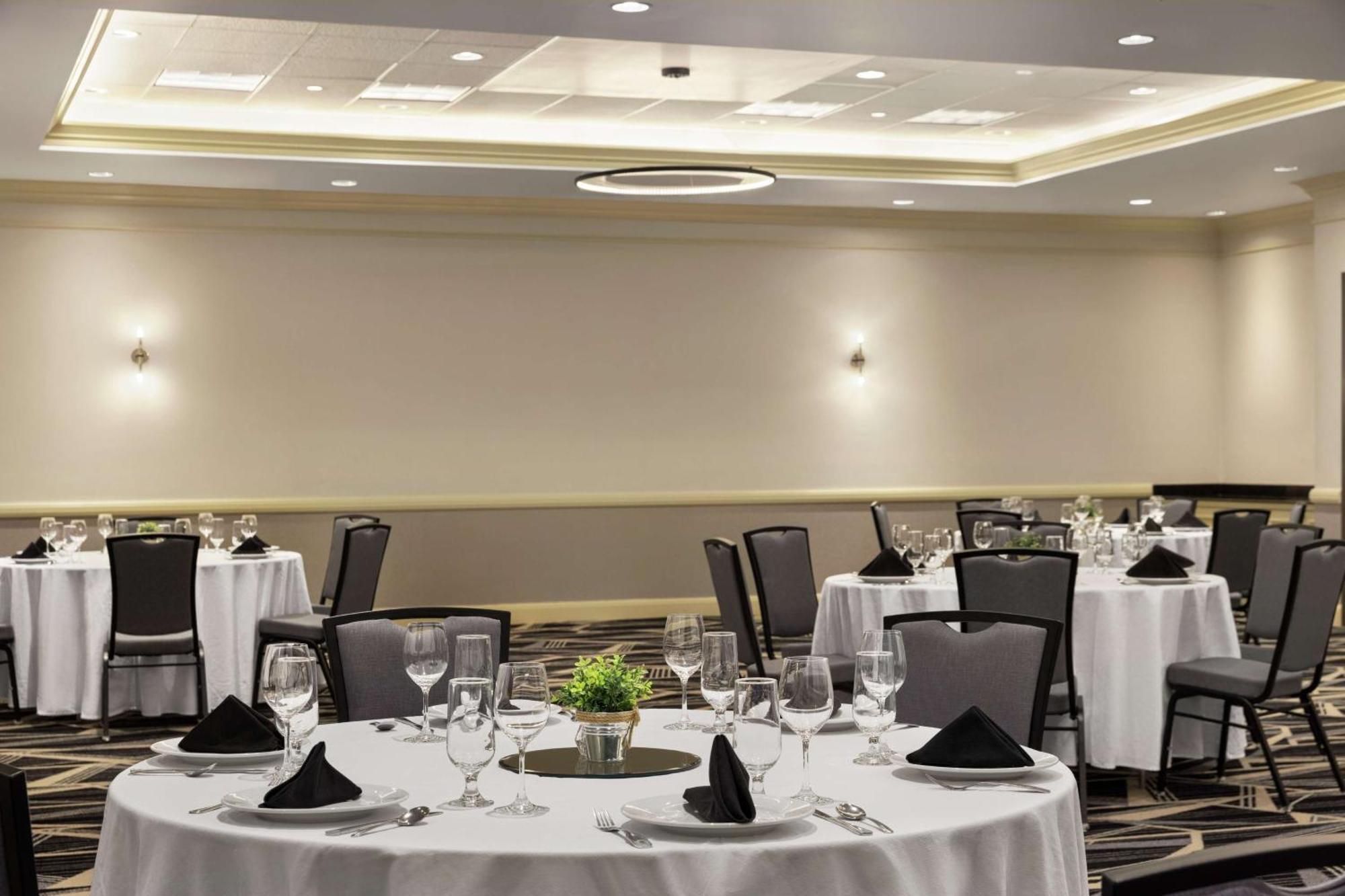 Embassy Suites By Hilton Denver International Airport Kültér fotó